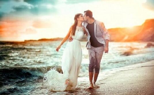 mulher e homem apaixonados por pênis aumentado